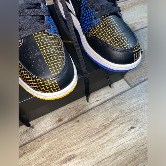 Air Jordan 1MID Multicolor / Kids Size 4.5 - Picture 7 of 9